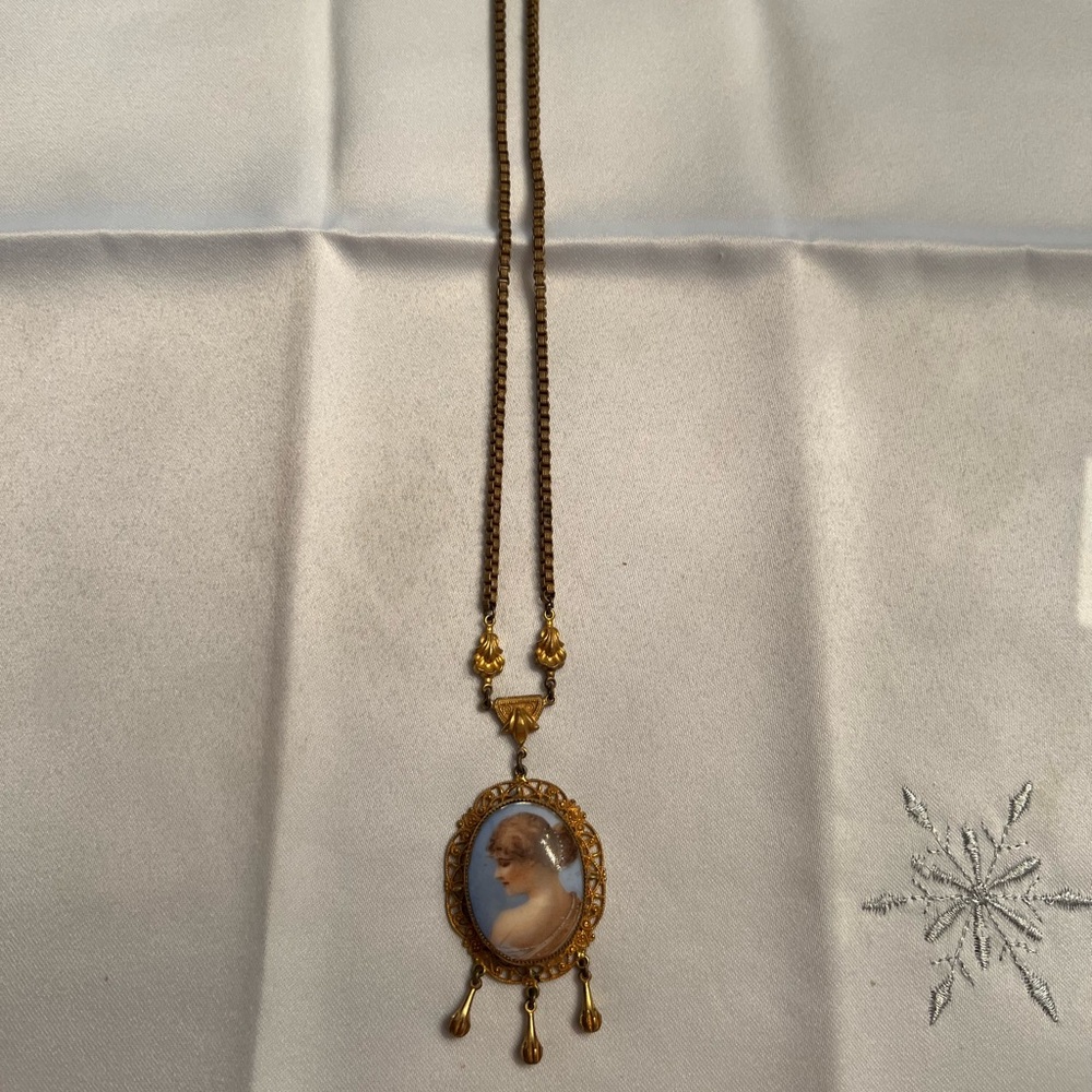 Vintage Cameo Goldtone Hand Painted Necklace.
Possibly Made In France?